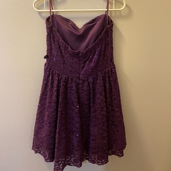 Lace embroidered strapless dress - Picture 2 of 4